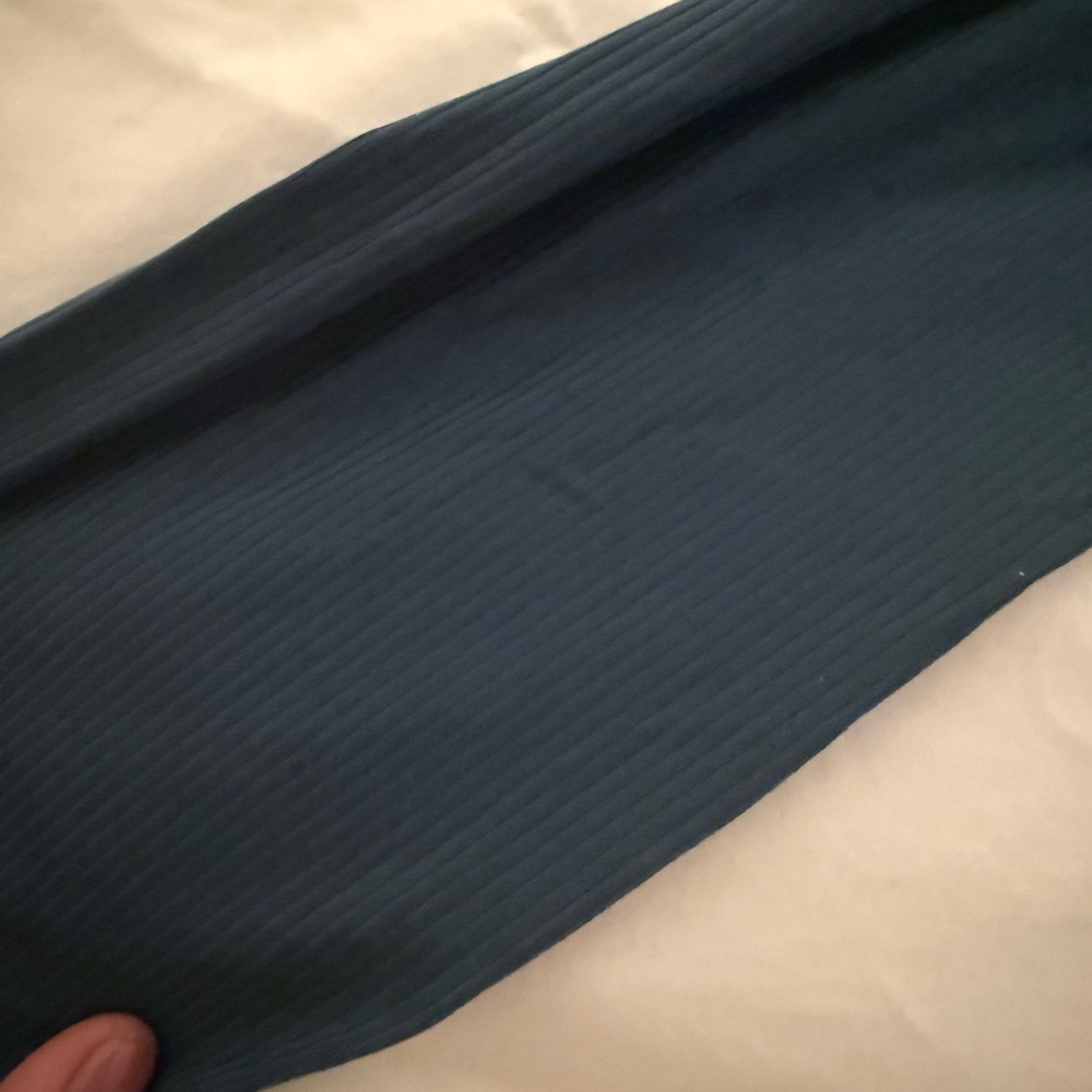 Lululemon Teal Ribbed High-Waisted Leggings. Size 4. - Picture 4 of 5